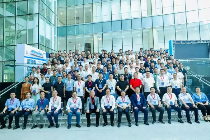 向海探“光”—中国首届桩基式海上光伏峰会在南通召开 共筑深蓝能源新坐标